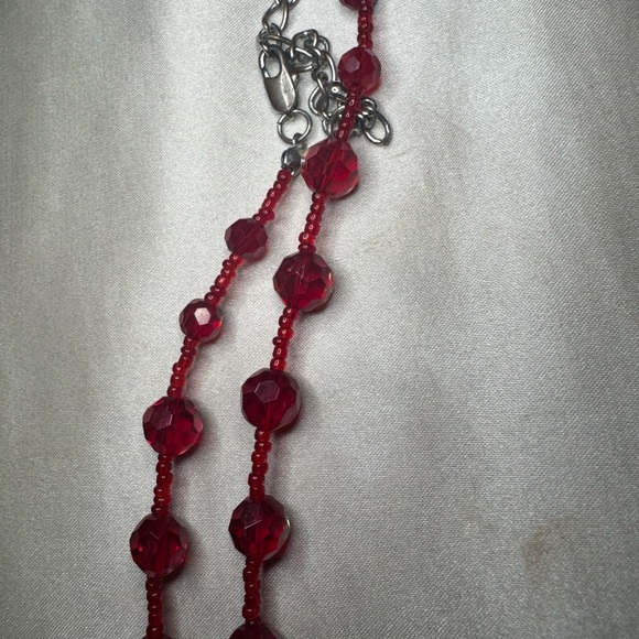 Elegant Red Beaded Necklace with Ornate Pendant - Picture 3 of 4